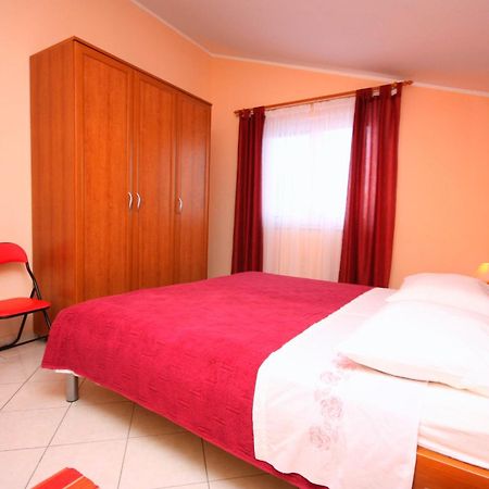 Apartments By The Sea Vinisce, Trogir - 5229 Стая снимка