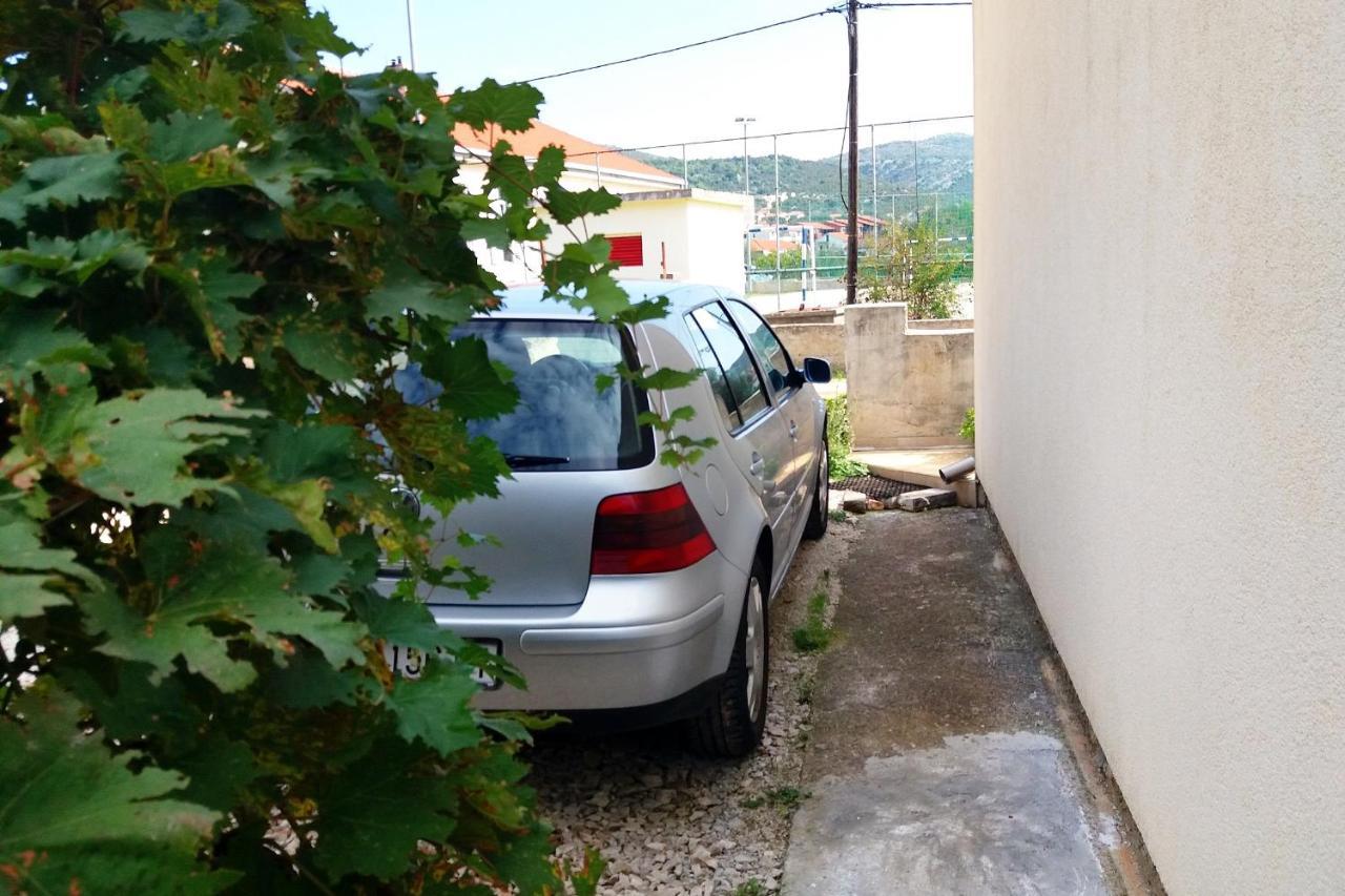 Apartments By The Sea Vinisce, Trogir - 5229 Екстериор снимка