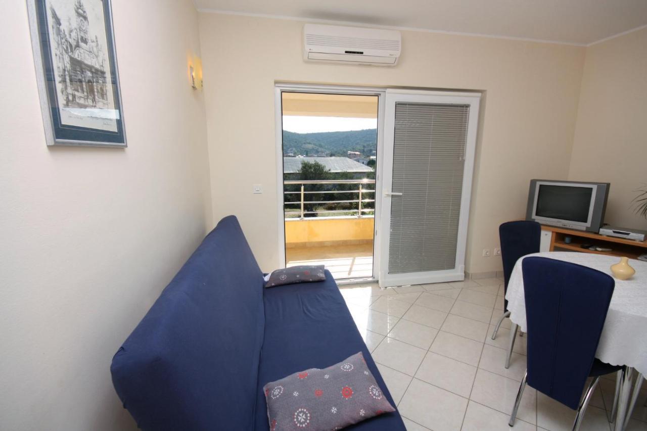 Apartments By The Sea Vinisce, Trogir - 5229 Екстериор снимка