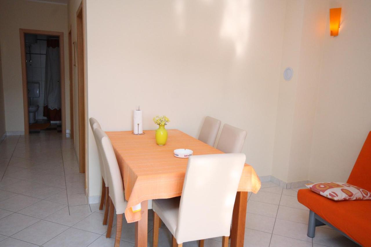 Apartments By The Sea Vinisce, Trogir - 5229 Екстериор снимка