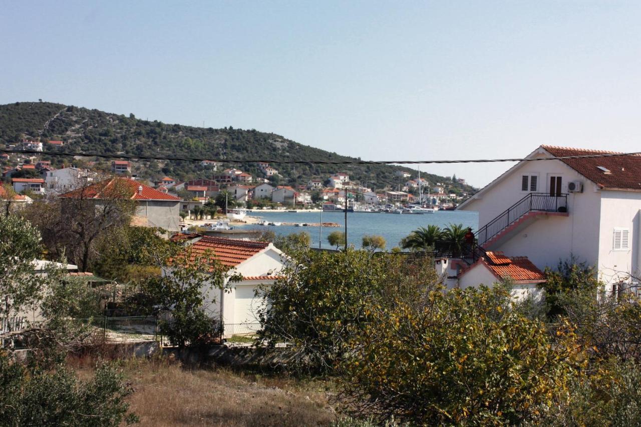 Apartments By The Sea Vinisce, Trogir - 5229 Екстериор снимка