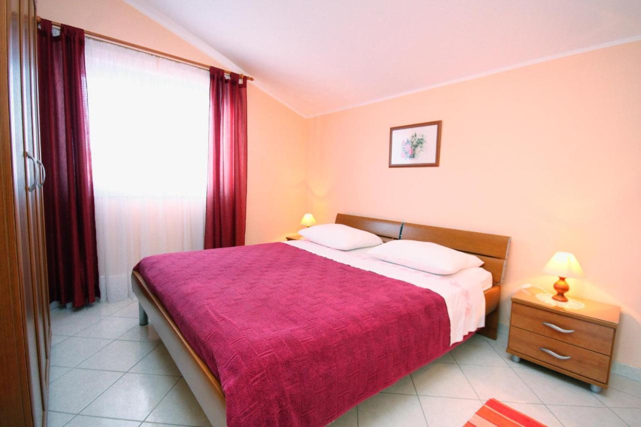 Apartments By The Sea Vinisce, Trogir - 5229 Екстериор снимка