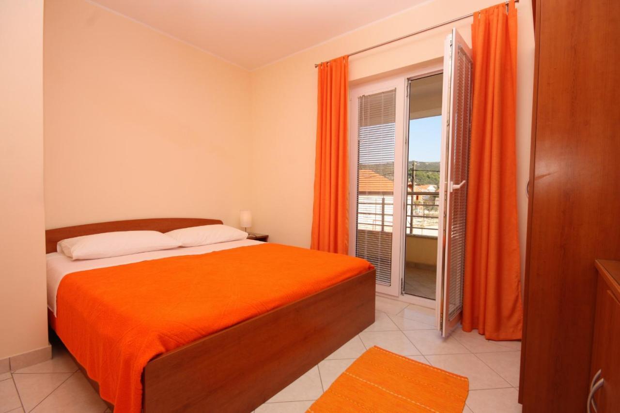 Apartments By The Sea Vinisce, Trogir - 5229 Екстериор снимка