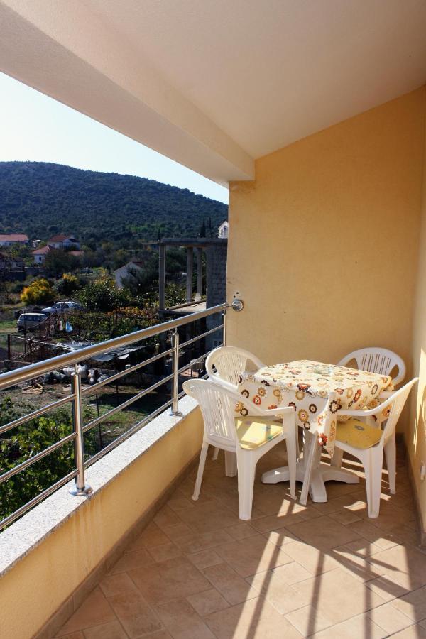 Apartments By The Sea Vinisce, Trogir - 5229 Екстериор снимка