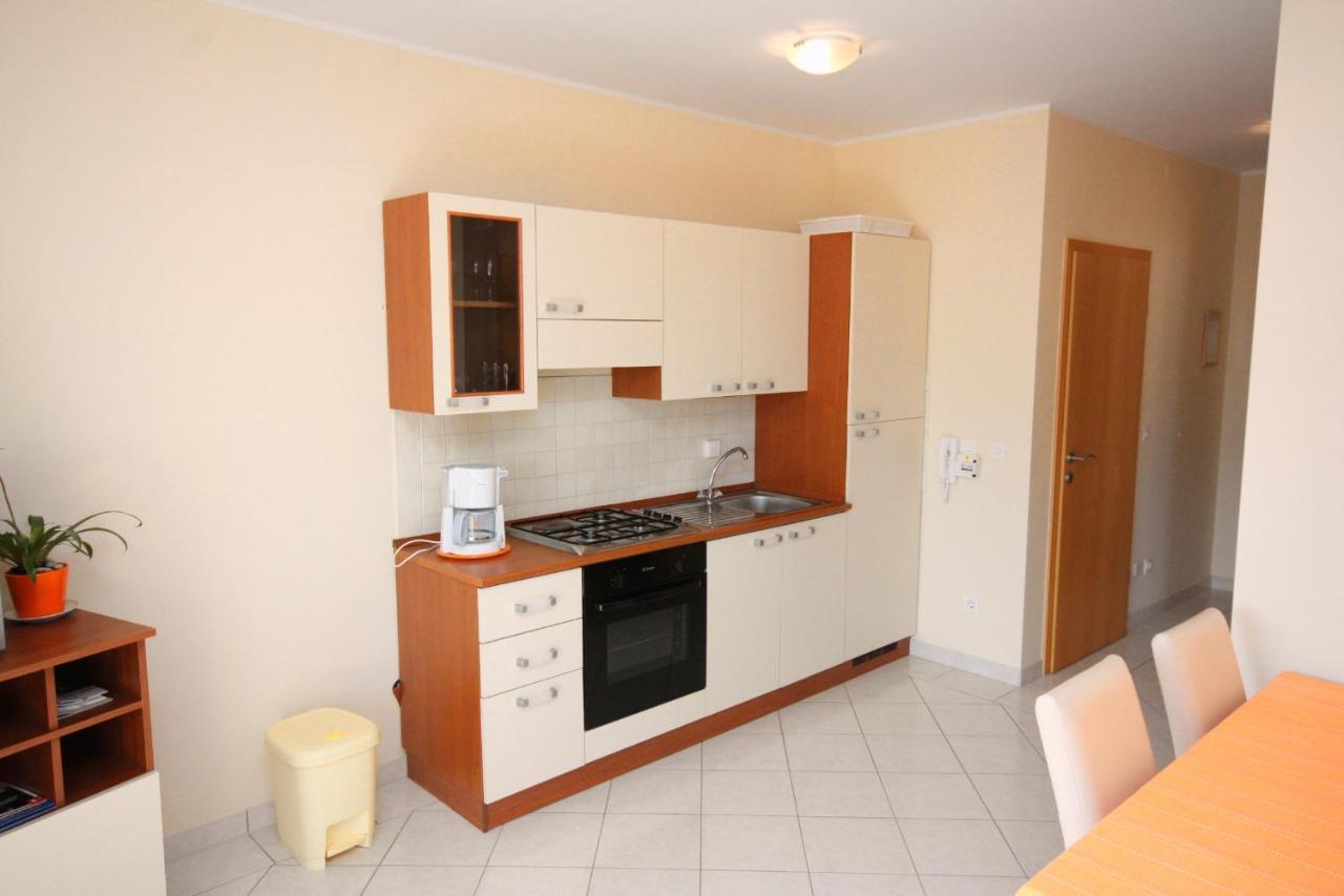 Apartments By The Sea Vinisce, Trogir - 5229 Екстериор снимка