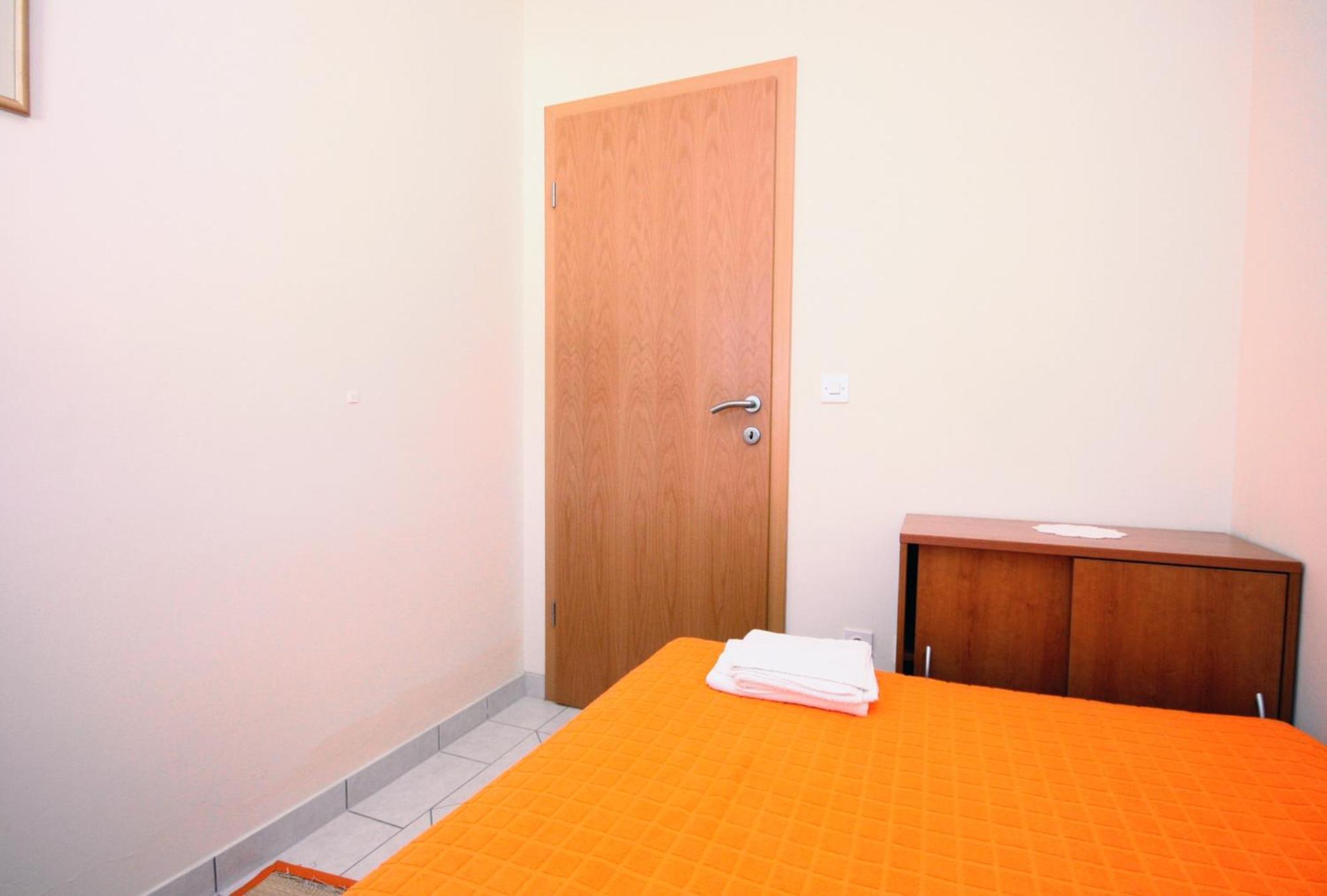 Apartments By The Sea Vinisce, Trogir - 5229 Стая снимка