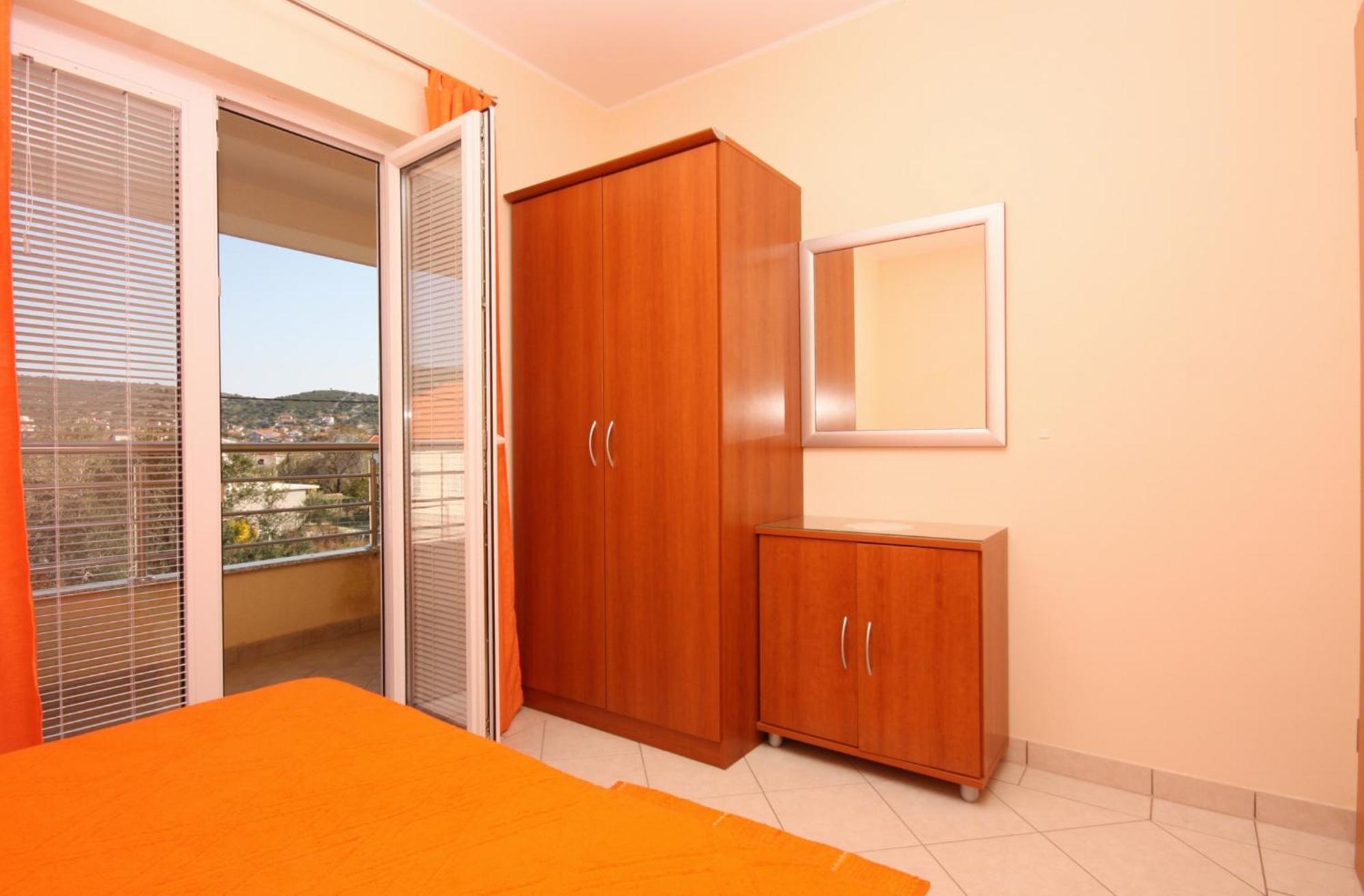 Apartments By The Sea Vinisce, Trogir - 5229 Стая снимка